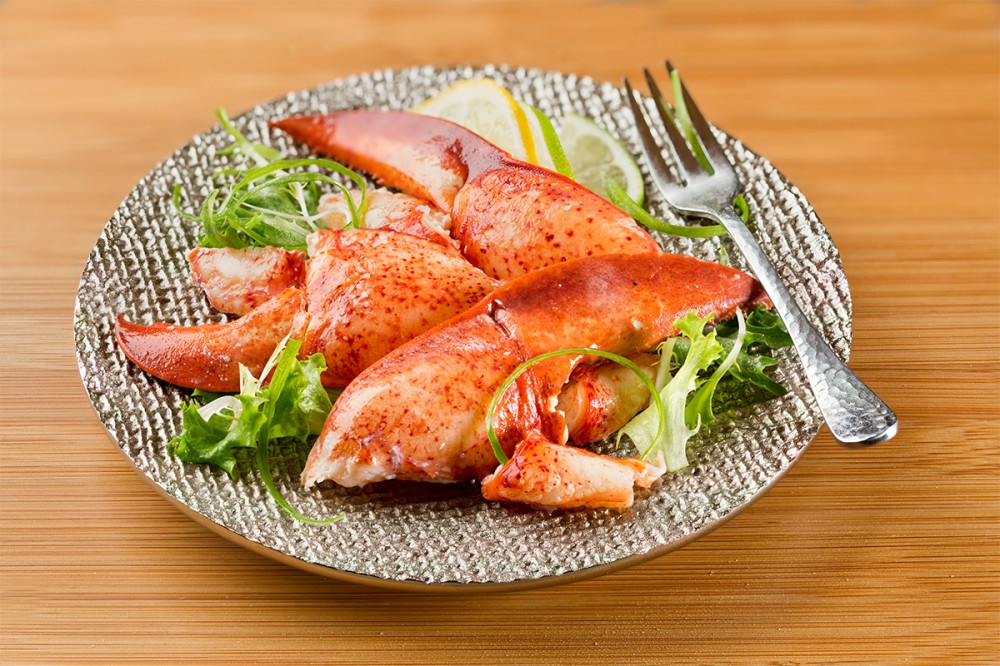 Seatrade International Cooked Lobster Meat Jumbo Claw Knuckle Chunks
